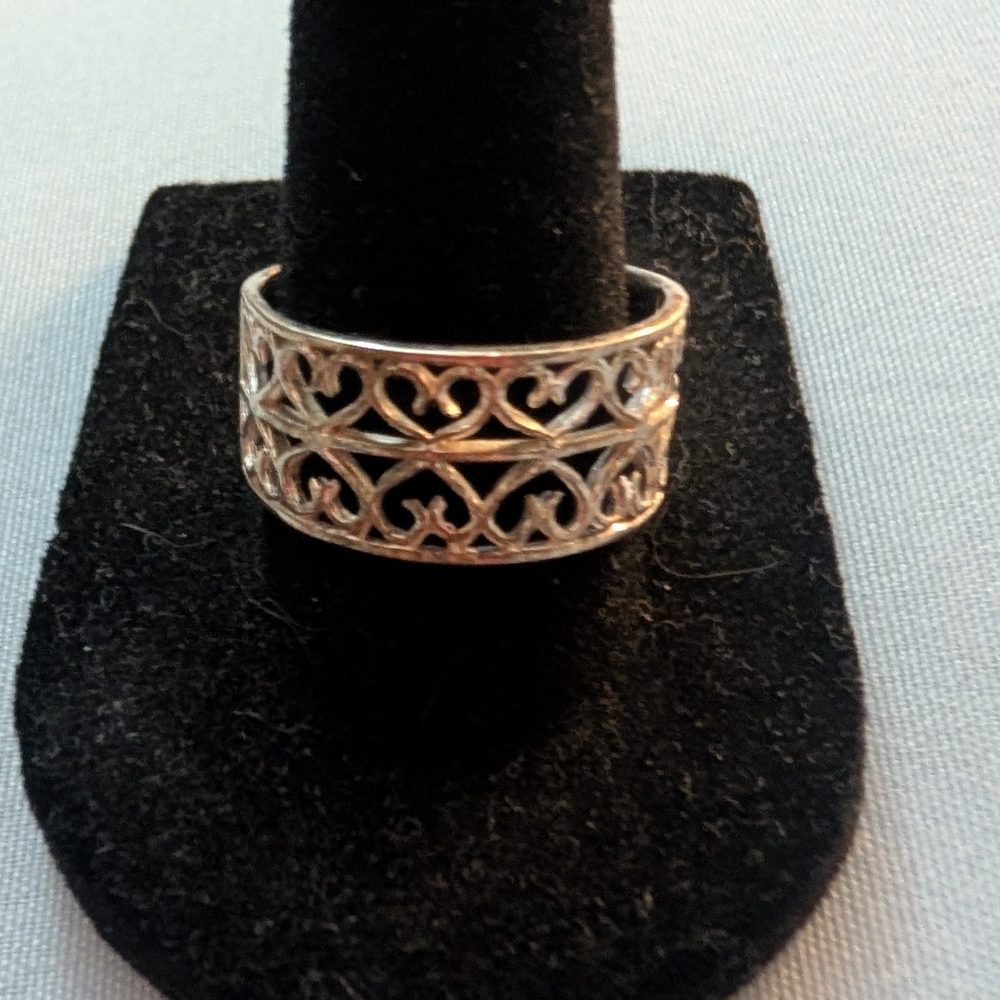 Elegant Silver Heart Pattern Ring